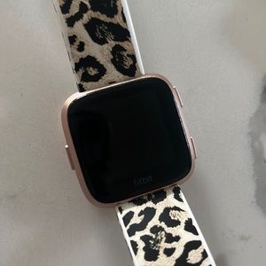Fitbit Versa (COMES WITH 7 CHANGEABLE BANDS! )